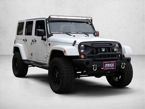 Used 2016 Jeep Wrangler Unlimited Sahara w/ Max Tow Package AWD/4WD image 3