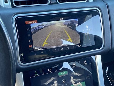 Used 2018 Land Rover Range Rover HSE image 15