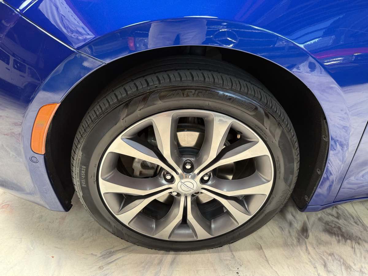 Used 2018 Chrysler Pacifica Limited w/ Tire & Wheel Group FWD image 37