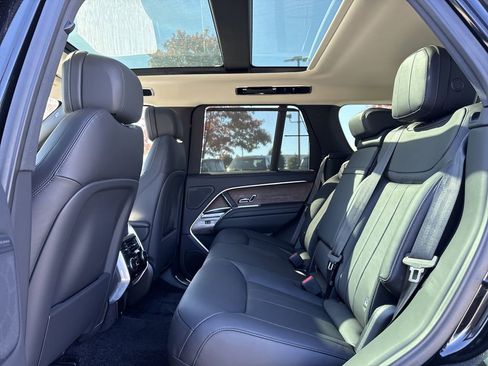 New 2025 Land Rover Range Rover SE image 5