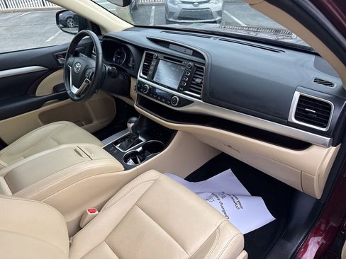 Used 2018 Toyota Highlander XLE image 28