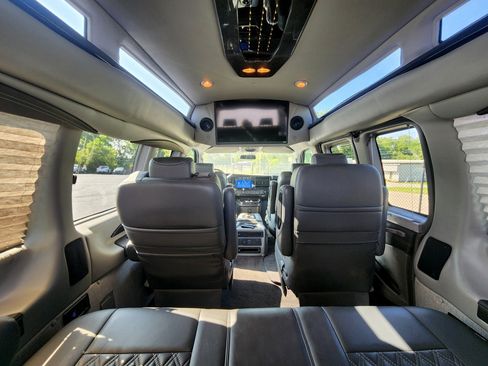 Used 2022 GMC Savana 2500 w/ Enhanced Convenience Package RWD image 21