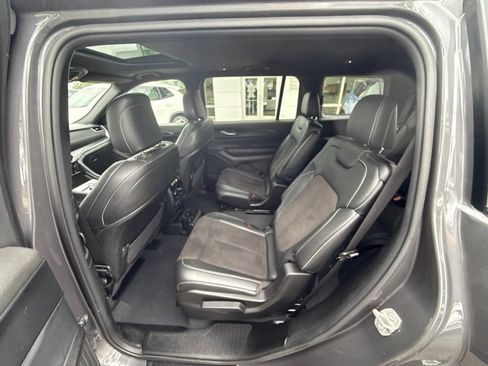 Used 2023 Jeep Grand Cherokee L Altitude AWD/4WD image 18