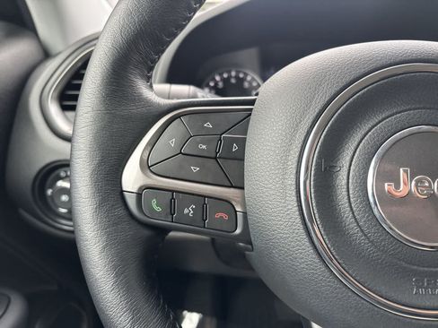 Certified 2022 Jeep Renegade Latitude w/ Convenience Group AWD/4WD image 11