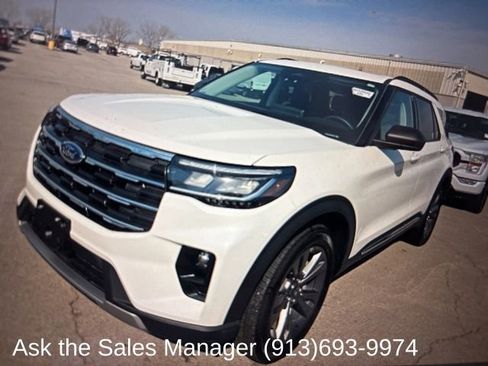 Used 2025 Ford Explorer Active w/ Active Comfort Package image 1