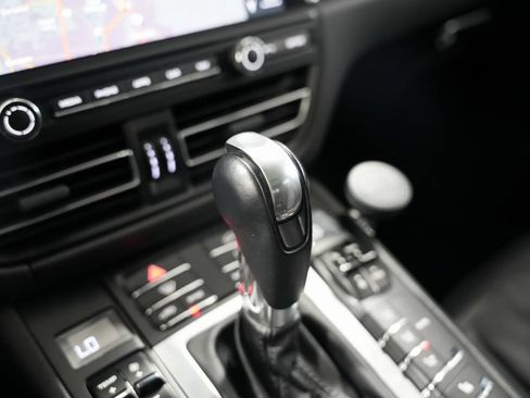 Used 2020 Porsche Macan AWD/4WD image 17