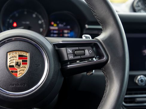 Certified 2025 Porsche Macan image 32