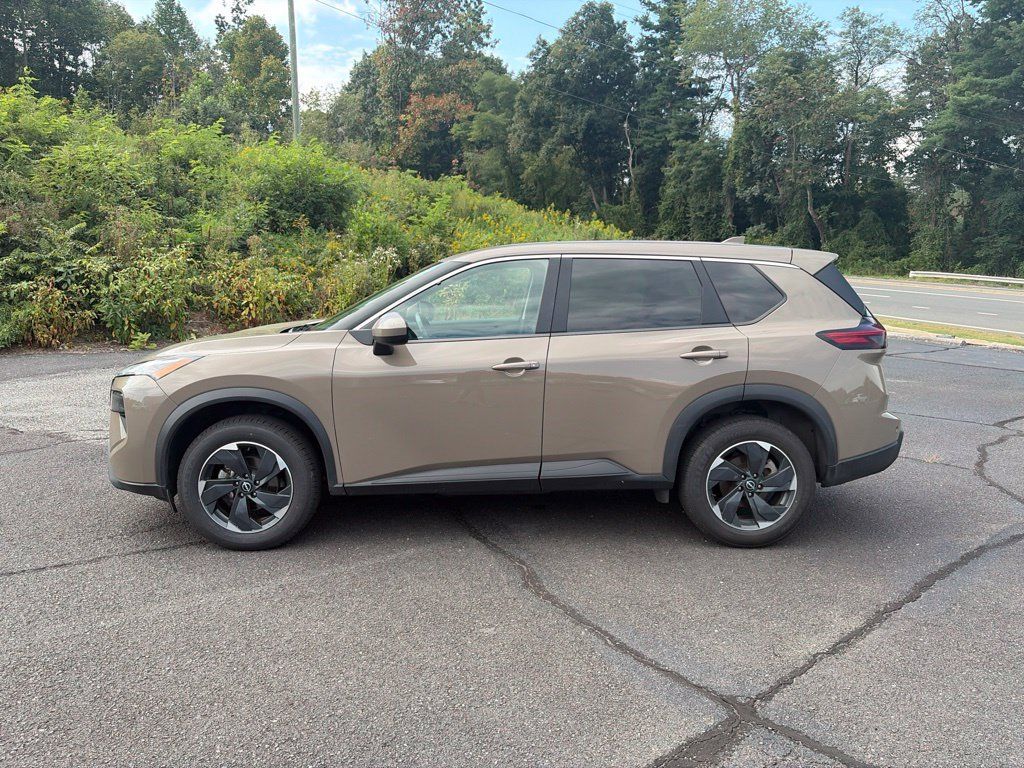 Used 2025 Nissan Rogue SV AWD/4WD image 6
