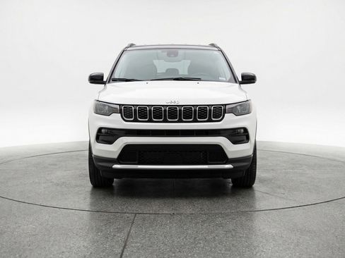 Used 2025 Jeep Compass Limited AWD/4WD image 2