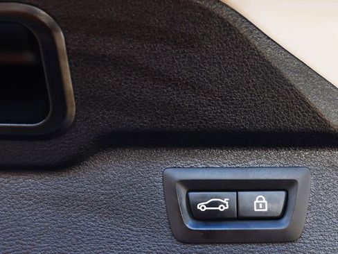 Used 2017 BMW X5 xDrive40e image 27