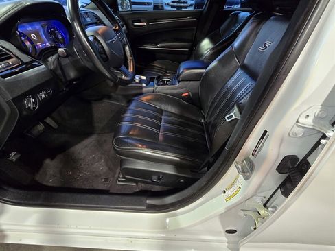 Used 2019 Chrysler 300 S image 10