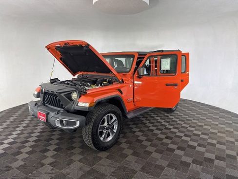 Used 2018 Jeep Wrangler Unlimited Sahara image 16