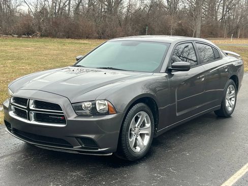 Used 2014 Dodge Charger SE w/ Sport Appearance Group image 1