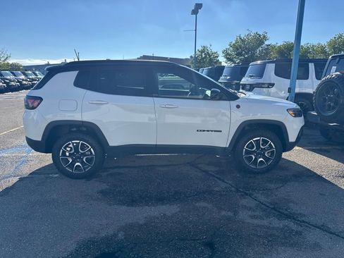 Used 2025 Jeep Compass Trailhawk w/ Trailhawk Elite Group AWD/4WD image 5