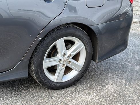 Used 2013 Toyota Camry SE image 12