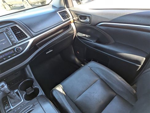 Used 2016 Toyota Highlander Limited image 22