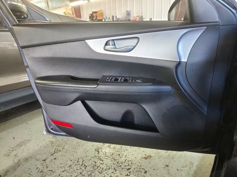 Used 2022 Kia Forte LXS FWD image 18