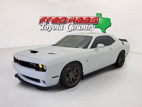 Used 2017 Dodge Challenger SRT Hellcat RWD image 1