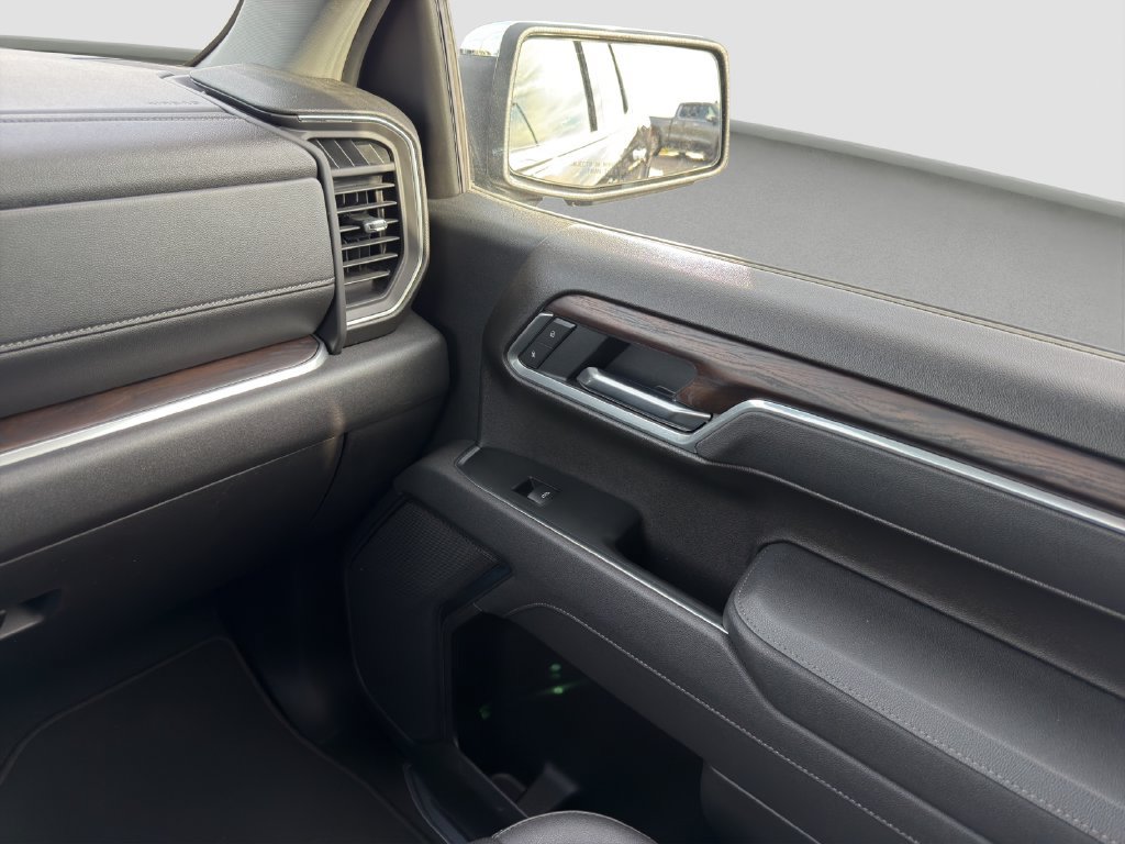 Used 2026 GMC Sierra 1500 SLT AWD/4WD image 17
