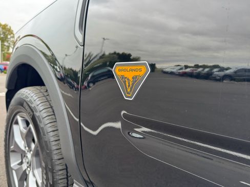 Used 2023 Ford Bronco Sport Badlands image 6