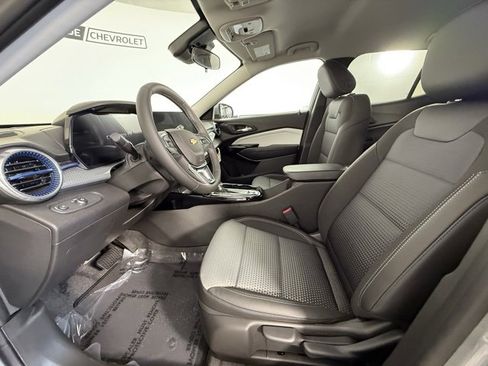 New 2025 Chevrolet Trax LT w/ Driver Confidence Package image 12