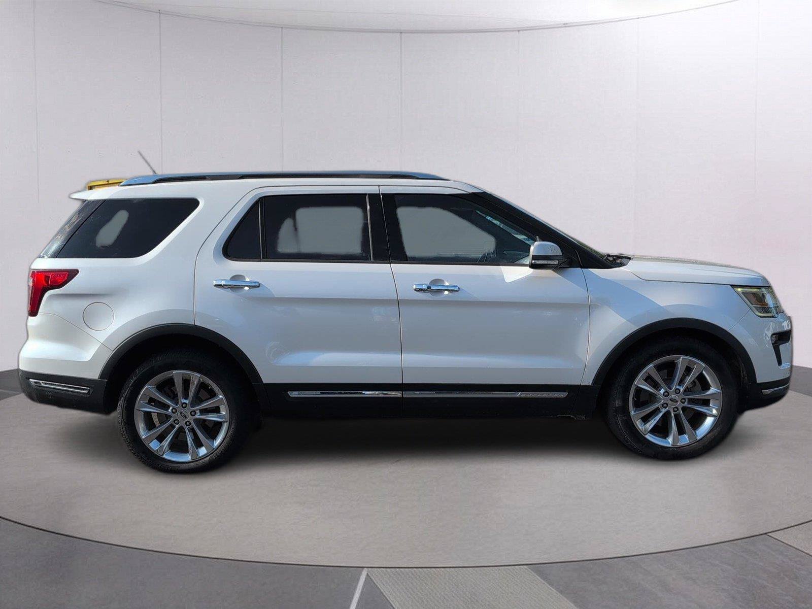 Used 2018 Ford Explorer Limited w/ Ford Safe & Smart Package FWD image 6