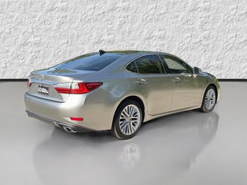 Used 2017 Lexus ES 350 w/ Ultra Luxury Package FWD image 3