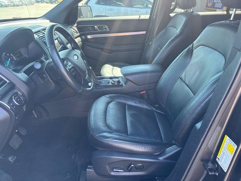 Used 2018 Ford Explorer XLT w/ Equipment Group 202A AWD/4WD image 11