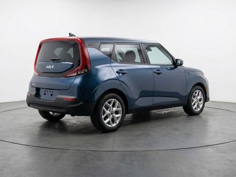 Used 2025 Kia Soul LX w/ LX Technology Package FWD image 7