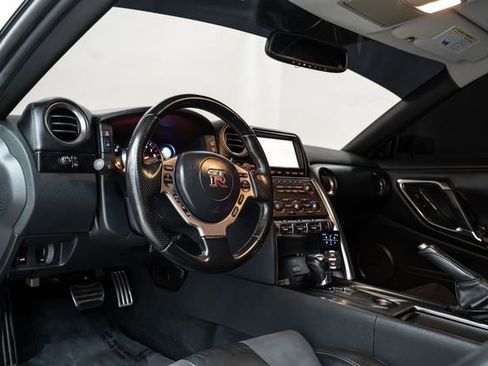 Used 2010 Nissan GT-R Premium image 23