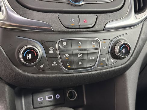 Used 2022 Chevrolet Equinox LT image 29