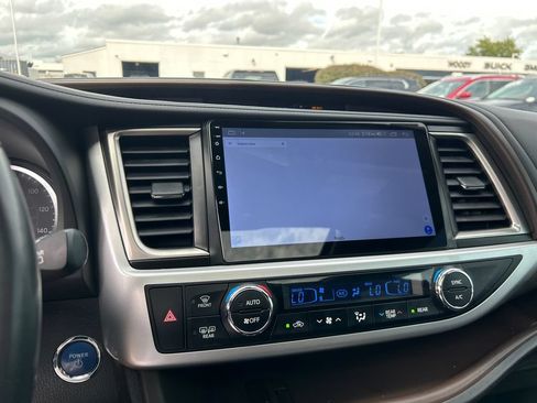 Used 2019 Toyota Highlander Limited AWD/4WD image 24