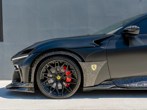 Used 2025 Ferrari Purosangue AWD/4WD image 17
