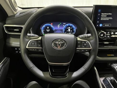 Used 2023 Toyota Highlander Platinum AWD/4WD image 21