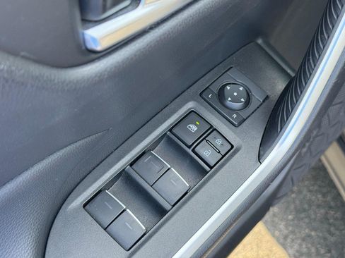 Used 2025 Toyota RAV4 XLE AWD/4WD image 16