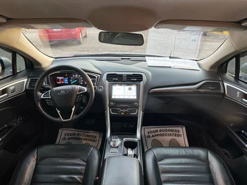 Used 2017 Ford Fusion SE w/ Fusion SE Technology Package image 21