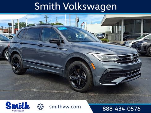 Certified 2023 Volkswagen Tiguan SE R-Line FWD image 1