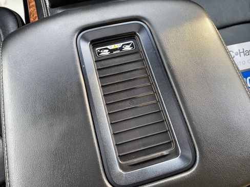 Used 2018 Chevrolet Suburban Premier image 27