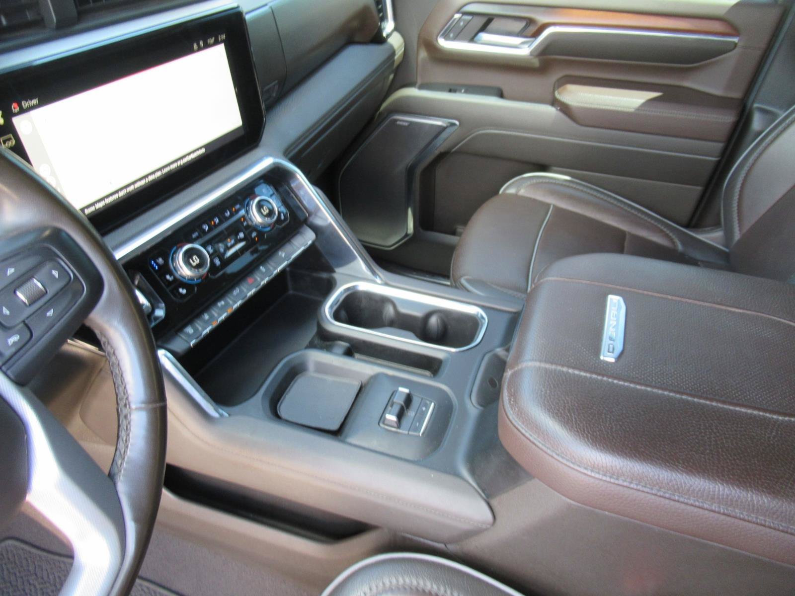 Used 2024 GMC Sierra 2500 Denali w/ Denali Reserve Package AWD/4WD image 16