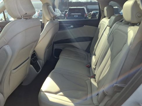 Used 2020 Lincoln Nautilus Reserve image 25