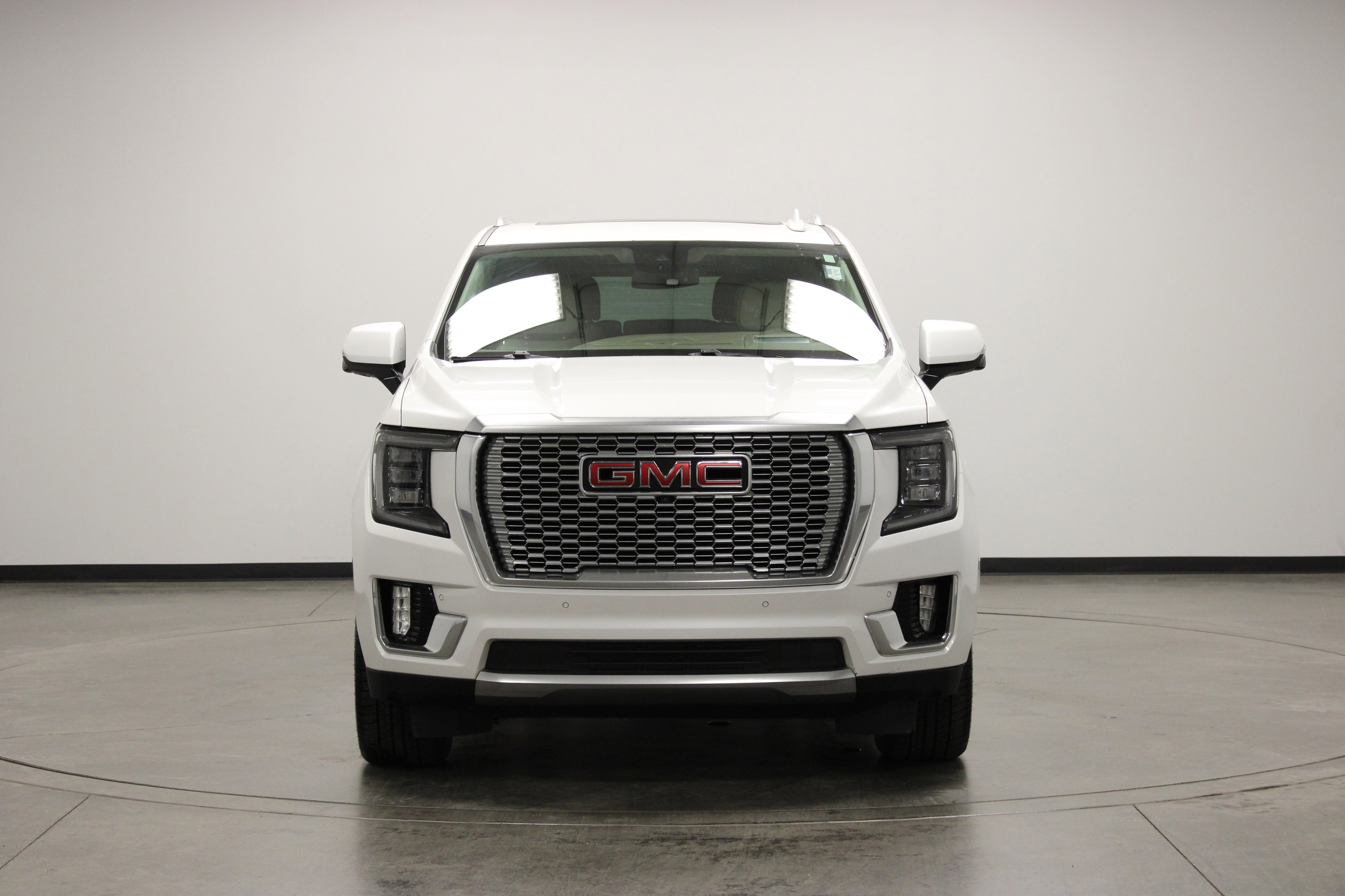 Used 2023 GMC Yukon XL Denali AWD/4WD image 3