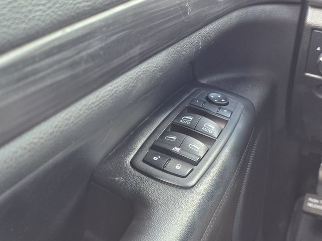 Used 2021 Jeep Grand Cherokee Laredo w/ Security & Convenience Group AWD/4WD image 16