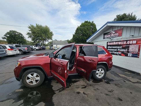 Used 2012 Jeep Grand Cherokee Laredo w/ Laredo E Group AWD/4WD image 24