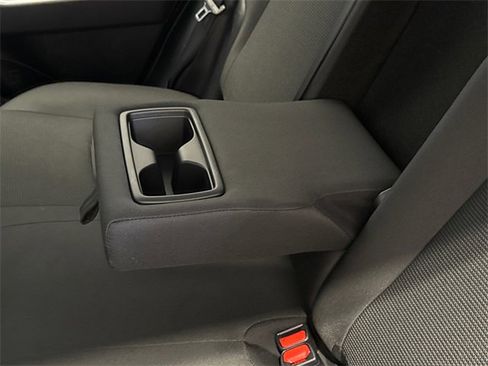 Used 2019 Toyota RAV4 LE image 12