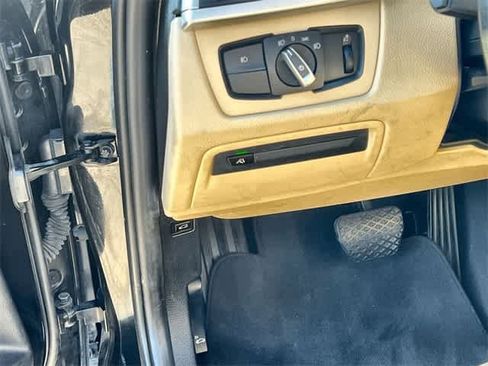 Used 2018 BMW 320i Sedan image 29