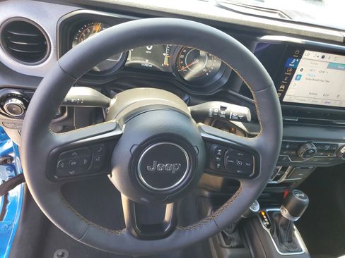 Used 2024 Jeep Wrangler Sport S image 11