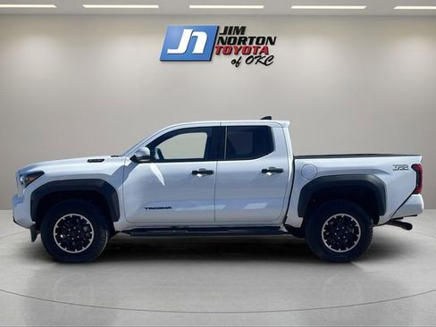 Used 2025 Toyota Tacoma image 8