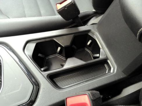 Used 2022 Volkswagen Taos SEL w/ Panoramic Sunroof Package image 47