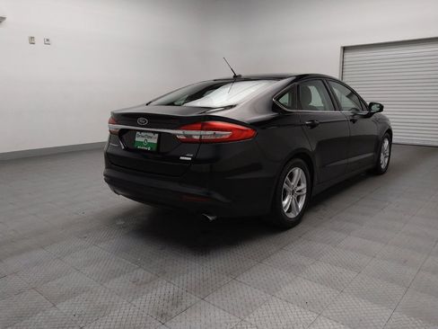 Used 2018 Ford Fusion SE w/ Fusion SE Technology Package image 9