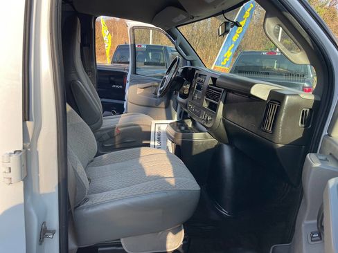 Used 2019 GMC Savana 2500 w/ Enhanced Convenience Package image 29